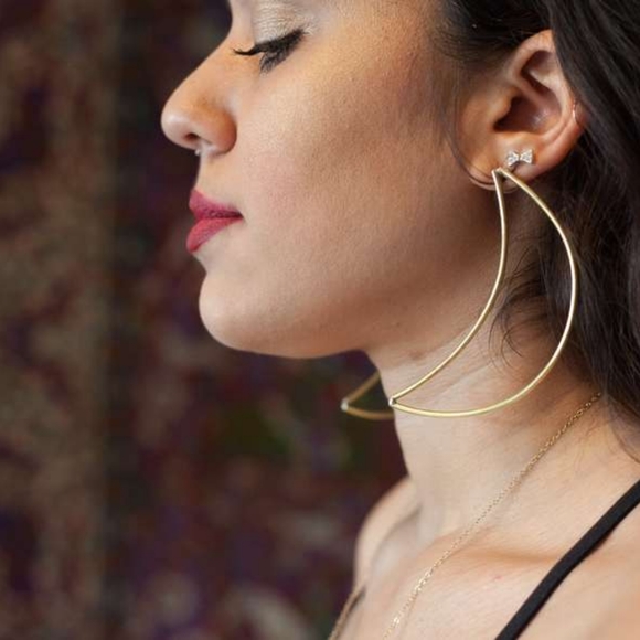 Luna Large Stud Earrings - Picture 2 of 3